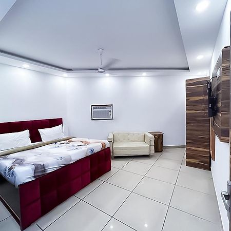 Hotel Js Garden - Near Jaypee Hospital 노이다 외부 사진