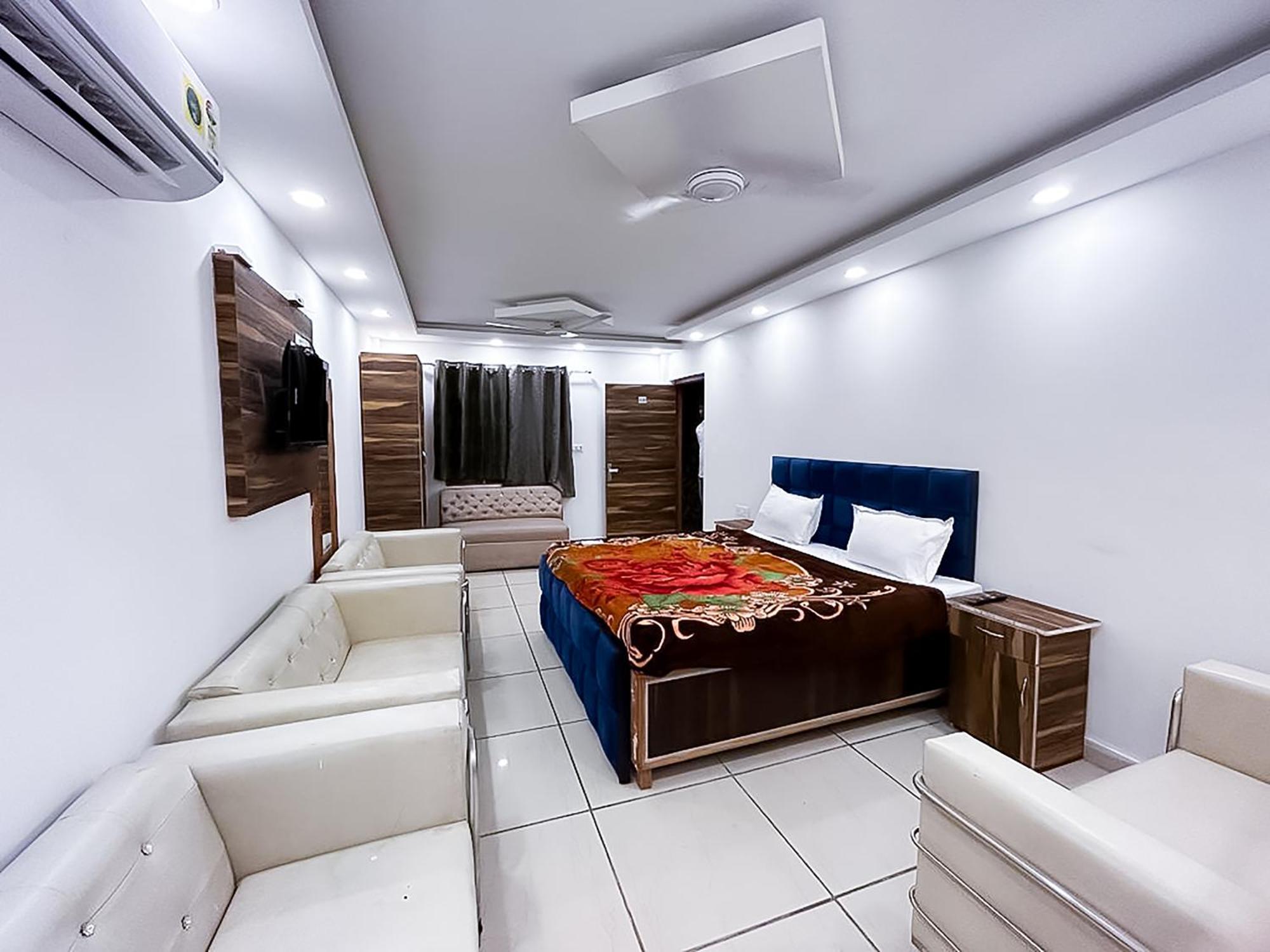 Hotel Js Garden - Near Jaypee Hospital 노이다 외부 사진