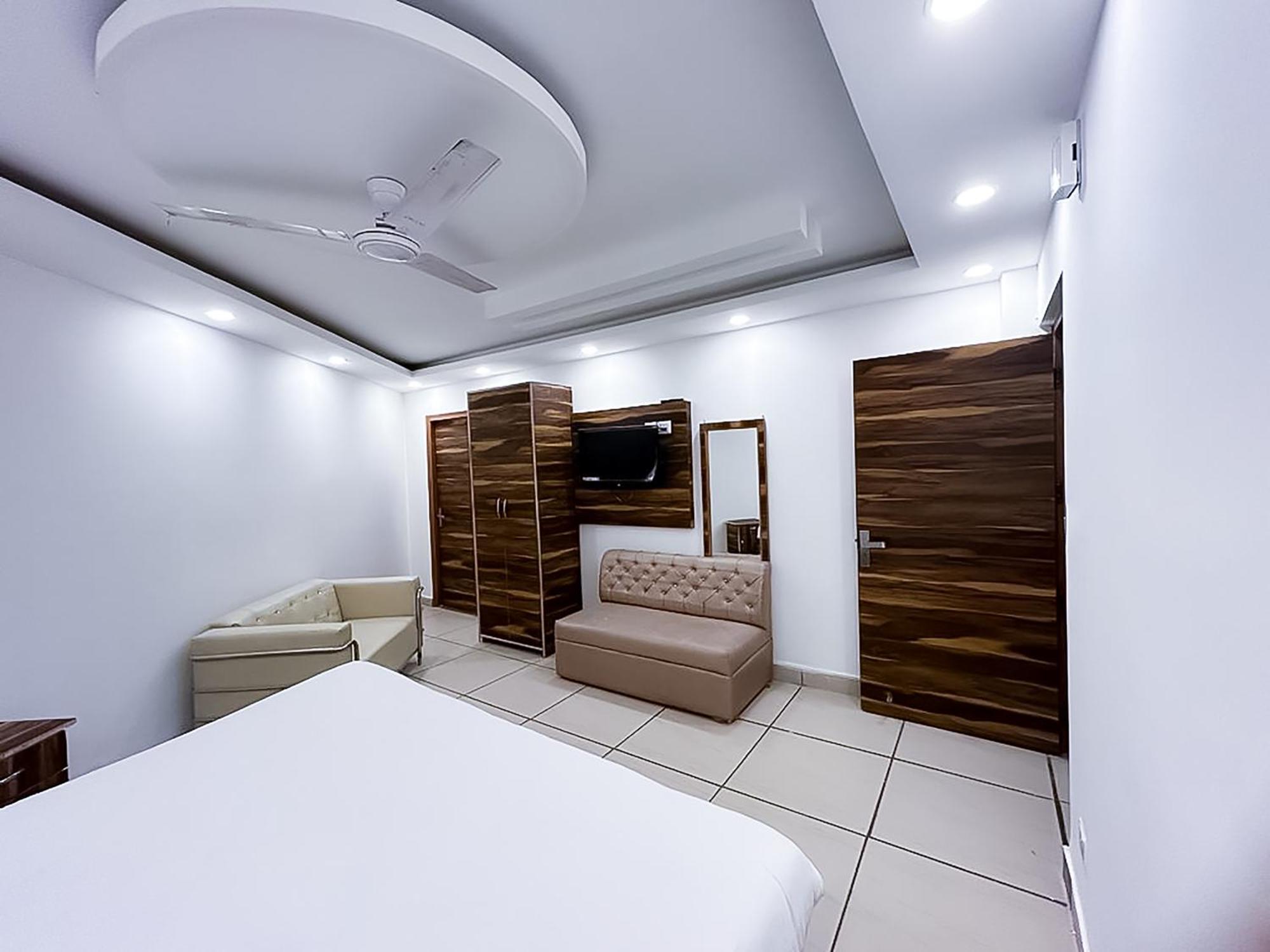 Hotel Js Garden - Near Jaypee Hospital 노이다 외부 사진